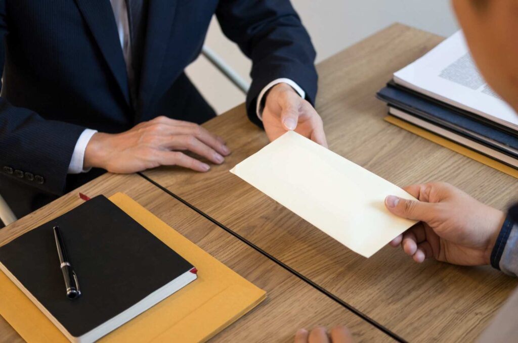 trabajador despedido por necesidades de la empresa