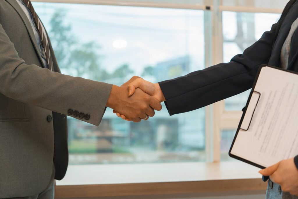 La incorporación de nuevos socios y la suscripción de pactos de accionistas