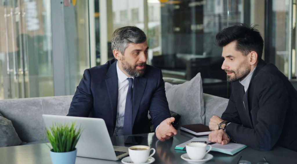 profesionales que conformaron una sociedad