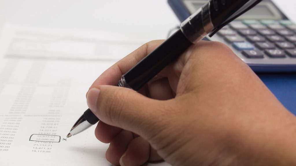 Verificación de cifras contables durante una auditoría tributaria