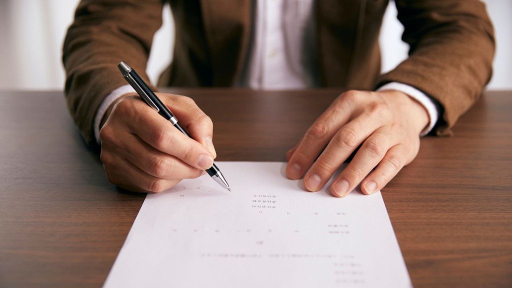 Firma de un documento de fideicomiso: revisar bien las condiciones antes de firmarlo